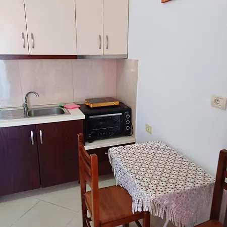 Corner Apartment *